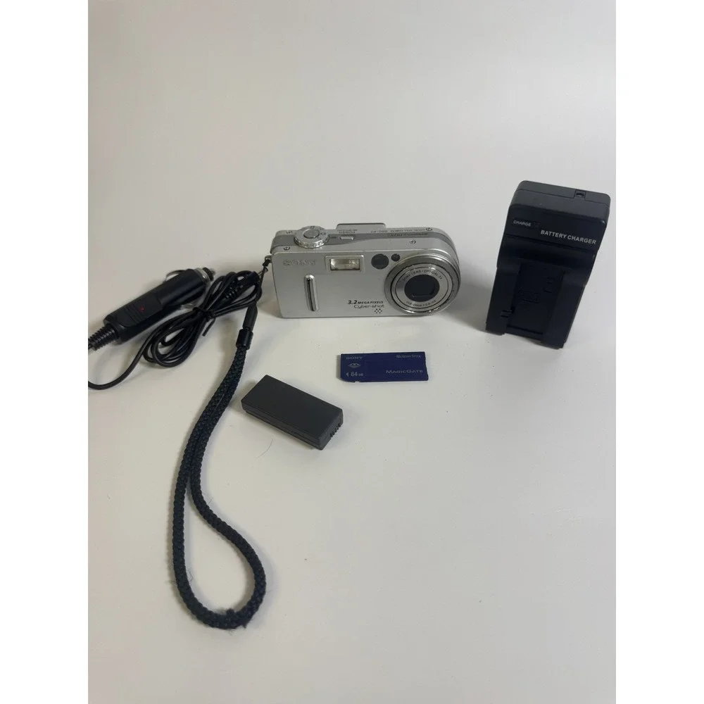 Sony Cyber-shot DSC-P7 3.2MP Digital Camera Silver Battery Charger Memory Stick